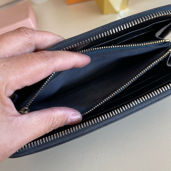 prada zippy long wallet🖤🖤🖤🖤 - Picture 10 of 13